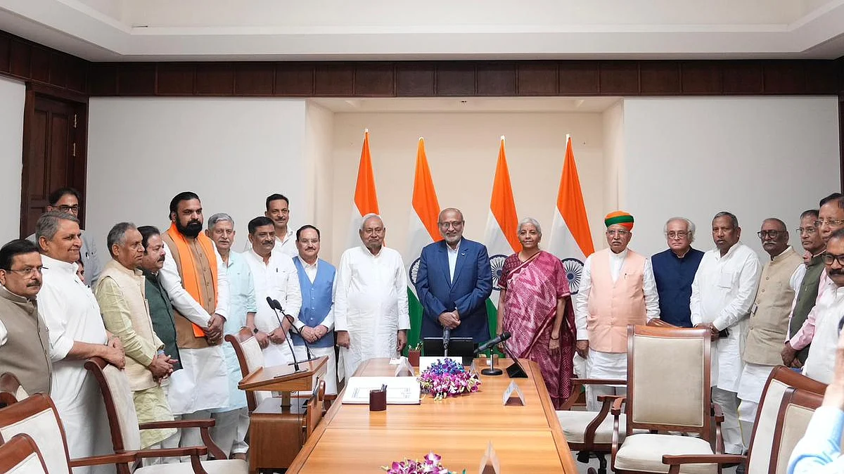 नीतीश कुमार ने ली राज्यसभा सांसद की शपथ