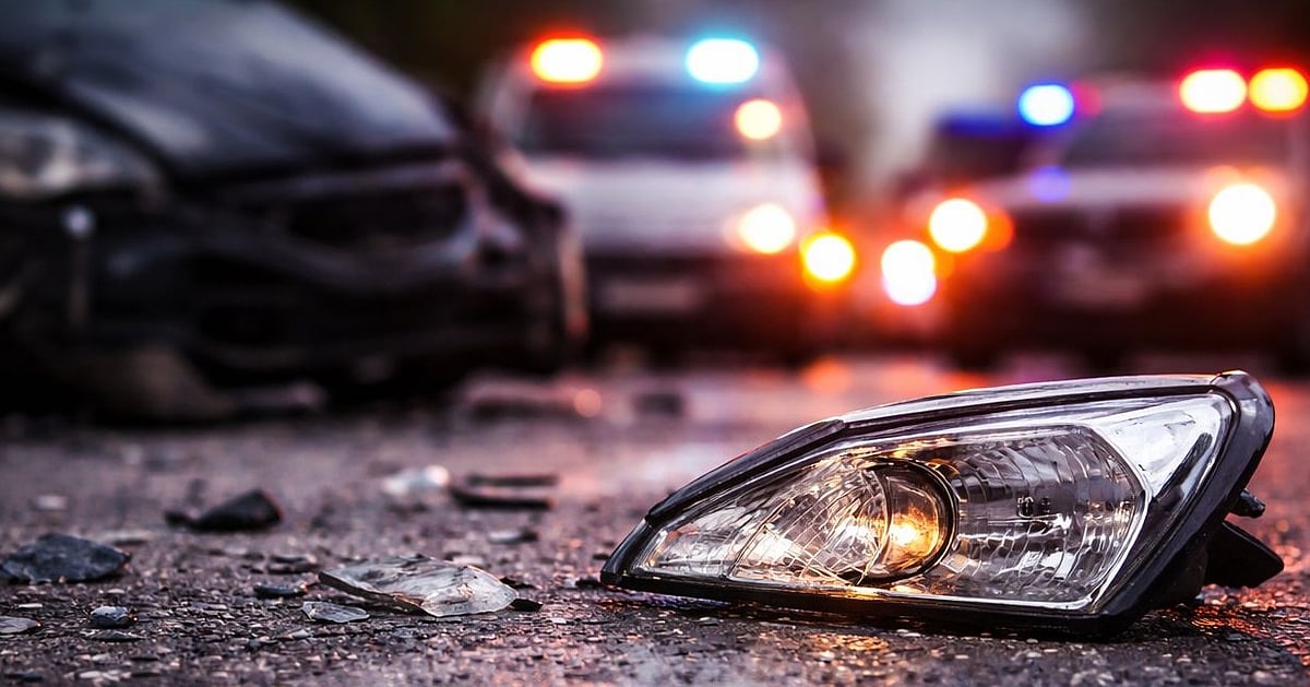 मध्य प्रदेश के शिवपुरी में ऑटो पर पलटा ट्रक, हादसे में दूल्हा-दुल्हन समेत चार लोगों की मौत