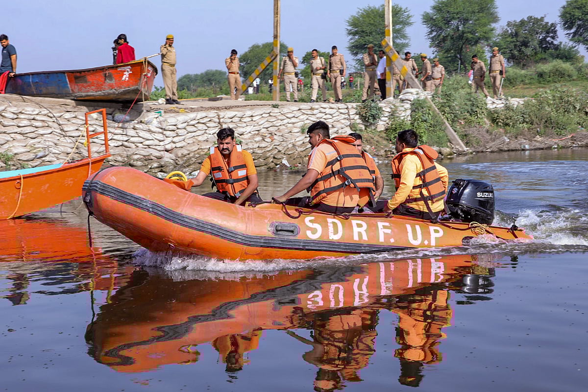 UP: मथुरा नाव दुर्घटना में मरने वालों की संख्या बढ़कर हुई 11, हादसे के बाद से फरार नाविक गिरफ्तार