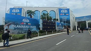 ट्रंप की सोशल पोस्ट और ईरान की पूर्व शर्तों के बीच फंसी ‘इस्लामाबाद शांति वार्ता’