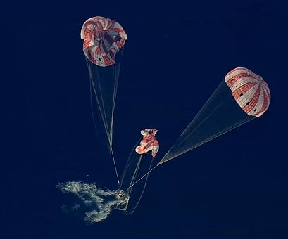 चांद से सकुशल वापसी: नासा का मिशन आर्टेमिस 2 सफल, प्रशांत महासागर में सुरक्षित लैंडिंग