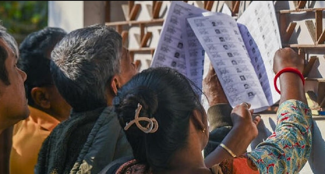 विष्णु नागर का व्यंग्यः वोटर के हाथ में झुनझुना तक नहीं होगा और भारत दुनिया का सबसे बड़ा लोकतंत्र भी होगा!