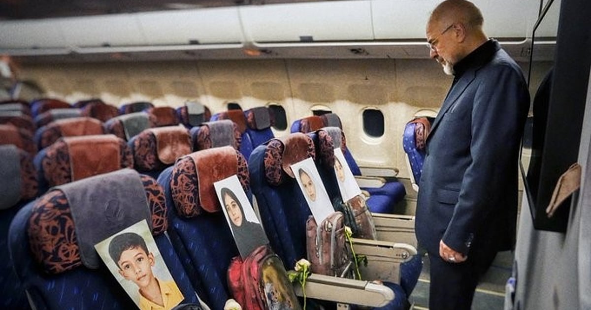 ईरानी टीम पाकिस्तान पहुंची, अमेरिका के साथ आज होगी शांति वार्ता, गालिबाफ ने शेयर की मार्मिक तस्वीर