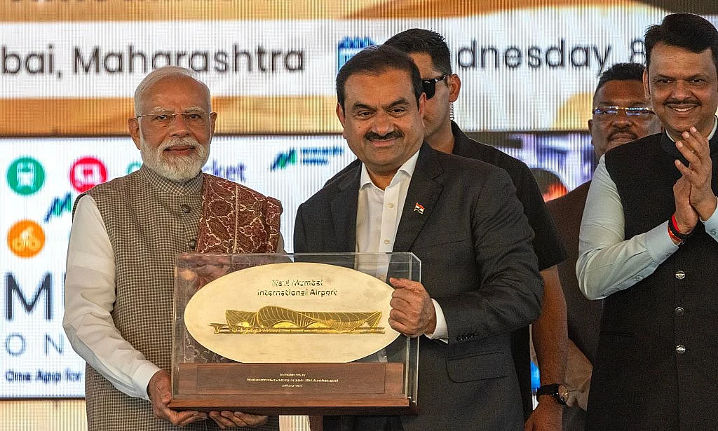 गहरे अंतर्विरोध से जूझता लोकतंत्र