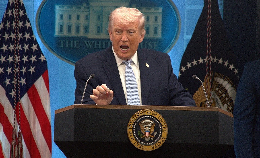 ट्रंप ने ईरान की समुद्री नाकाबंदी का किया ऐलान, कहा- पास आए तेहरानी जहाज तो कर देंगे तबाह