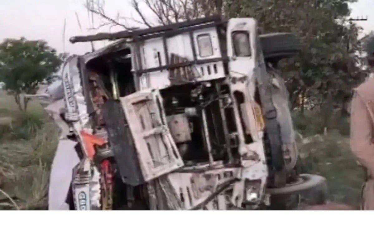 उत्तर प्रदेश: हापुड़ में बारातियों से भरी बस और ट्रक की भीषण टक्कर, 6 की मौत, 7 घायल