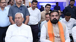 बिहार को मंगलवार को अपने नए मुख्यमंत्री के बारे में पता चल सकता है।