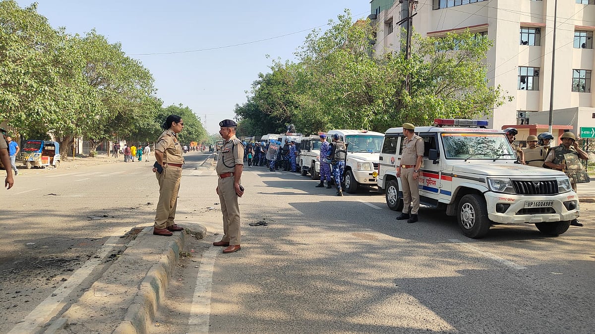 नोएडा के औद्योगिक क्षेत्रों में भारी पुलिस बल तैनात