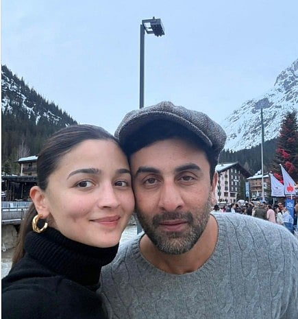 सिनेजीवन: आशा भोसले को याद कर पोती जनाई भोसले हुईं भावुक और आलिया ने खास अंदाज में रणबीर को विश की शादी की सालगिरह