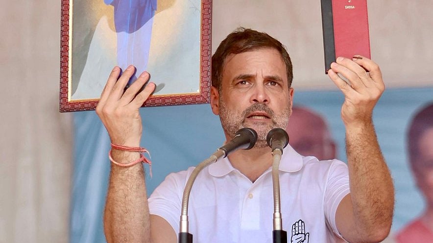 राहुल गांधी ने बाबासाहेब को दी श्रद्धांजलि