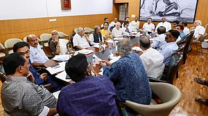 परिसीमन का विरोध करेगा विपक्ष, खड़गे के घर इंडिया गठबंधन के नेताओं की बैठक में फैसला