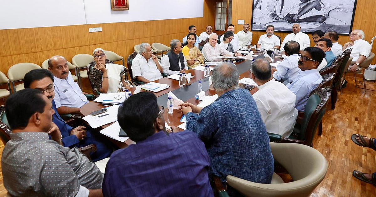 परिसीमन का विरोध करेगा विपक्ष, खड़गे के घर इंडिया गठबंधन के नेताओं की बैठक में फैसला