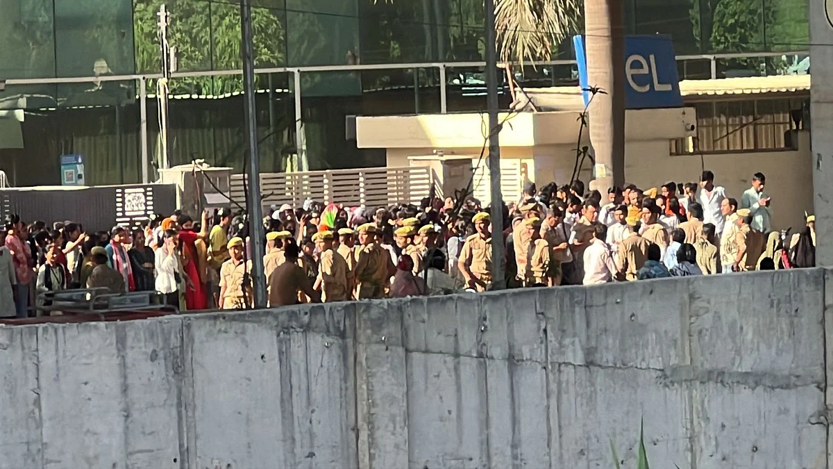 नोएडा में फैक्ट्रियों के खुलते ही फिर श्रमिकों का हंगामा