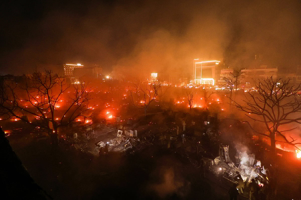 लखनऊ में 250 से ज्यादा झोपड़ियां जलीं, 30 सिलेंडर फटे, 4 बच्चों की मौत का दावा, 60 अब भी लापता