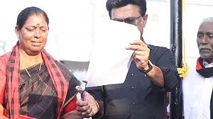 एमके स्टालिन ने जलाई बिल की कॉपी