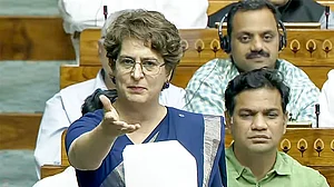 प्रियंका गांधी का मोदी सरकार पर हमला, कहा- महिलाओं का राजनीतिक इस्तेमाल कर रहे हैं प्रधानमंत्री, सरकार धोखाधड़ी...