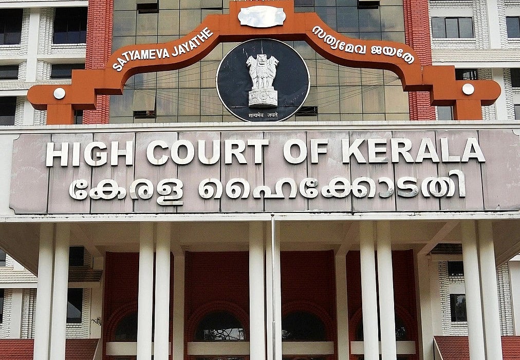 केरल चुनाव में डाक मतपत्र में चूक, हाईकोर्ट ने निर्वाचन आयोग से मांगा स्पष्टीकरण, 21 अप्रैल को सुनवाई