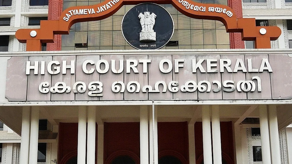 केरल चुनाव में डाक मतपत्र में चूक, हाईकोर्ट ने निर्वाचन आयोग से मांगा स्पष्टीकरण, 21 अप्रैल को सुनवाई