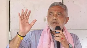 TMC नेता देबाशीष कुमार के घर आयकर विभाग की छापेमारी