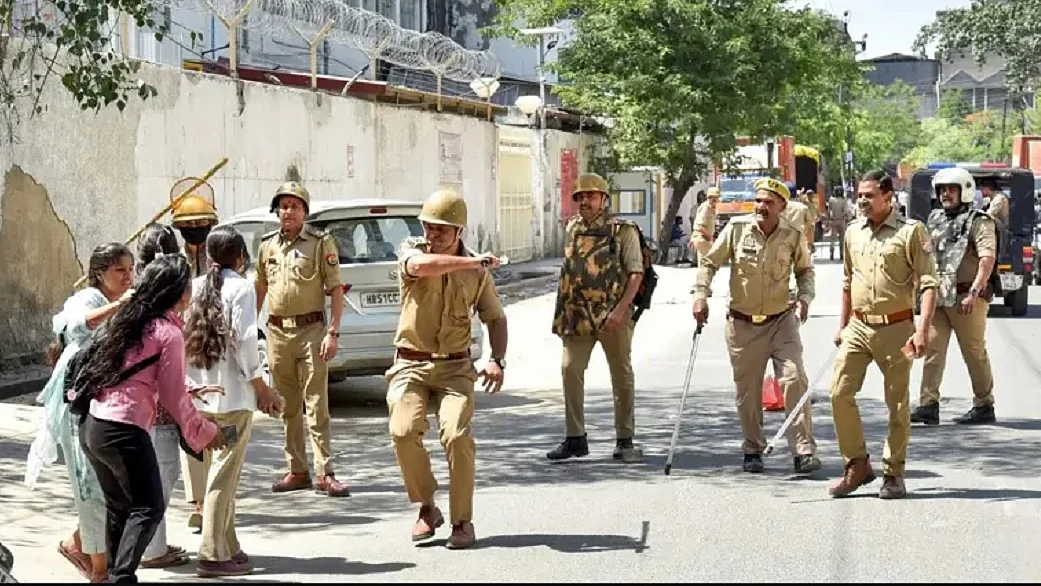 बीजेपी सरकारों की प्लेबुक- हक मांगते शोषित श्रमिक आतंकवादी, सीधा पाकिस्तान से कनेक्शन