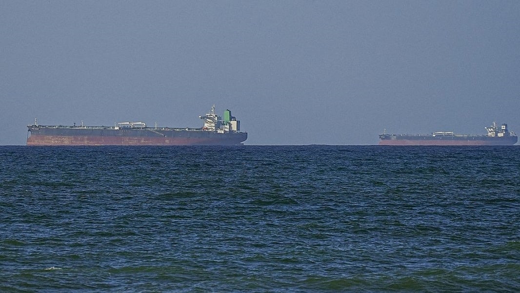 होर्मुज स्ट्रेट में भारतीय जहाजों पर गोलीबारी, दिल्ली ने ईरान के राजदूत को तलब कर विरोध जताया