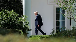 ट्रंप का अमेरिका क्यों बना अलग-थलग पड़ा सुपरपावर?