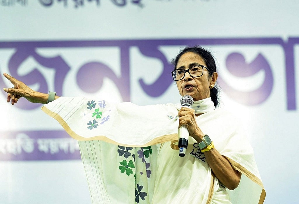 संसद में विधेयक गिरते ही बीजेपी का पतन शुरू हो गया, अल्पमत में है केंद्र सरकारः ममता बनर्जी