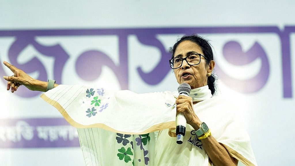 संसद में विधेयक गिरते ही बीजेपी का पतन शुरू हो गया, अल्पमत में है केंद्र सरकारः ममता बनर्जी