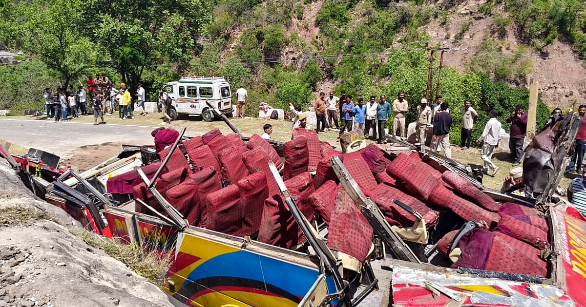 जम्मू-कश्मीर के उधमपुर में भयानक बस हादसा, अब तक 21 लोगों की मौत, राहुल और प्रियंका गांधी ने जताया दुख