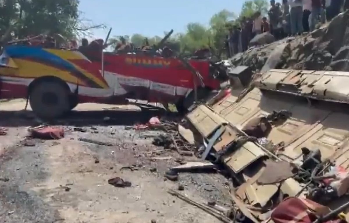 बड़ी खबर LIVE: जम्मू के रामनगर में खाई में गिरी यात्रियों से भरी बस, हादसे में 15 लोगों की मौत