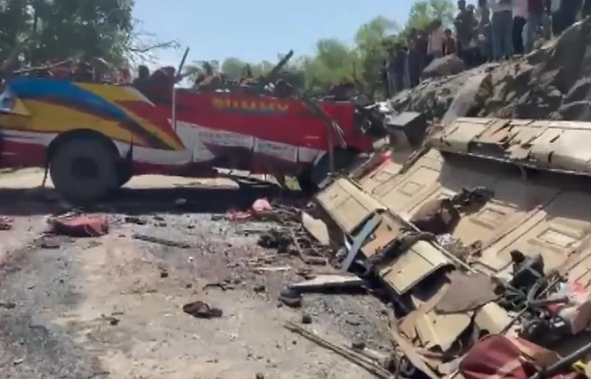 बड़ी खबर LIVE: जम्मू के रामनगर में खाई में गिरी यात्रियों से भरी बस, हादसे में 12 लोगों की मौत  