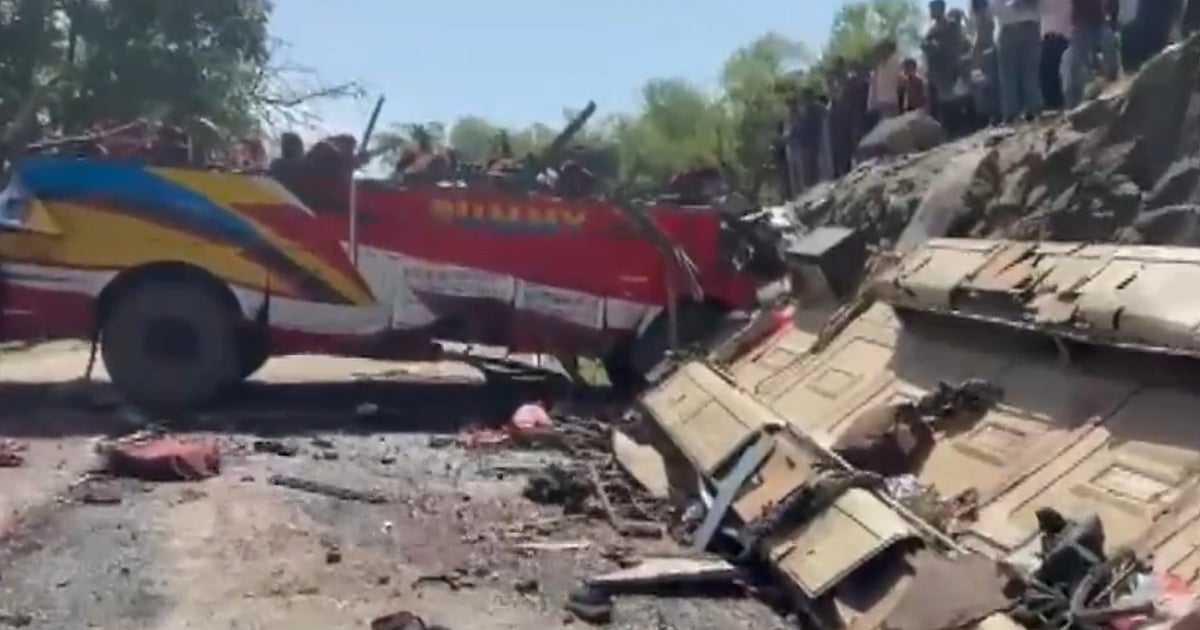 बड़ी खबर LIVE: जम्मू के रामनगर में खाई में गिरी यात्रियों से भरी बस, हादसे में 15 लोगों की मौत