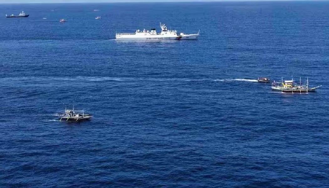 बड़ी खबर LIVE: US नेवी ने पकड़ा तेहरान का कार्गो जहाज, ईरान ने भी अमेरिकी जहाजों पर ड्रोन से किया अटैक