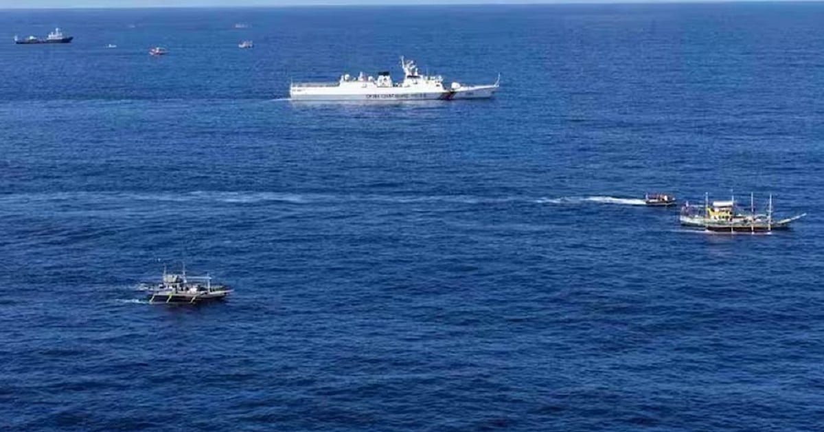 बड़ी खबर LIVE: US नेवी ने पकड़ा तेहरान का कार्गो जहाज, ईरान ने भी अमेरिकी जहाजों पर ड्रोन से किया अटैक