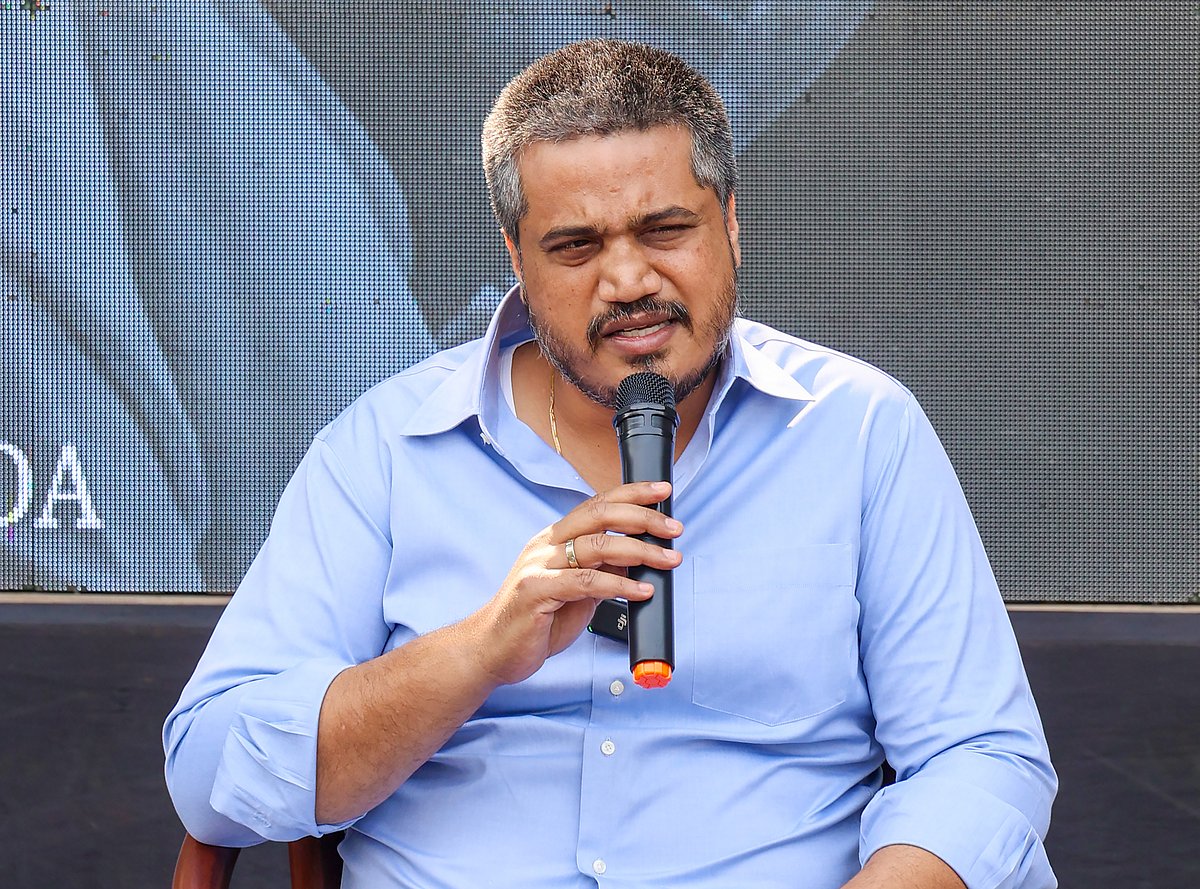 'छोटी मछली गिरफ्तार, शार्क अभी भी आजाद', DGCA अधिकारी की गिरफ्तारी पर रोहित पवार ने उठाया सवाल