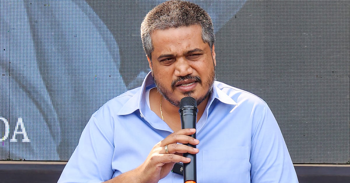 'छोटी मछली गिरफ्तार, शार्क अभी भी आजाद', DGCA अधिकारी की गिरफ्तारी पर रोहित पवार ने उठाया सवाल