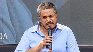 डीजीसीए अधिकारी की गिरफ्तारी पर रोहित पवार ने उठाया सवाल