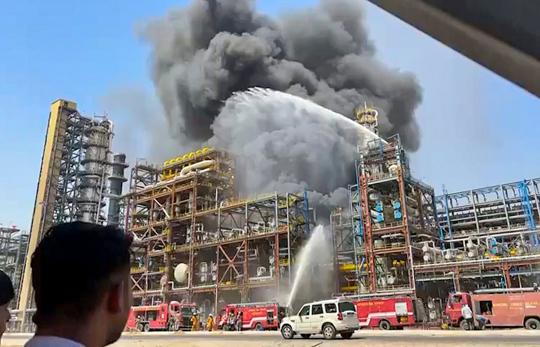 राजस्थान: उद्धाटन से एक दिन पहले पचपदरा रिफाइनरी में भीषण आग लगी, पीएम मोदी का कार्यक्रम स्थगित