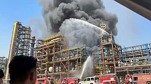 राजस्थान: उद्धाटन से एक दिन पहले पचपदरा रिफाइनरी में भीषण आग लगी, पीएम मोदी का कार्यक्रम स्थगित