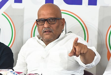 विधानसभा चुनाव: बंगाल में सीएम योगी के बयान पर सियासत, अजय राय का हमला-बोले इतिहास से खिलवाड़ बर्दाश्त नहीं