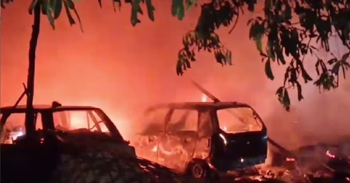 उत्तर प्रदेश: इटावा में गैराज में भीषण आग, धमाकों से दहला इलाका, कई गाड़ियां जलकर खाक