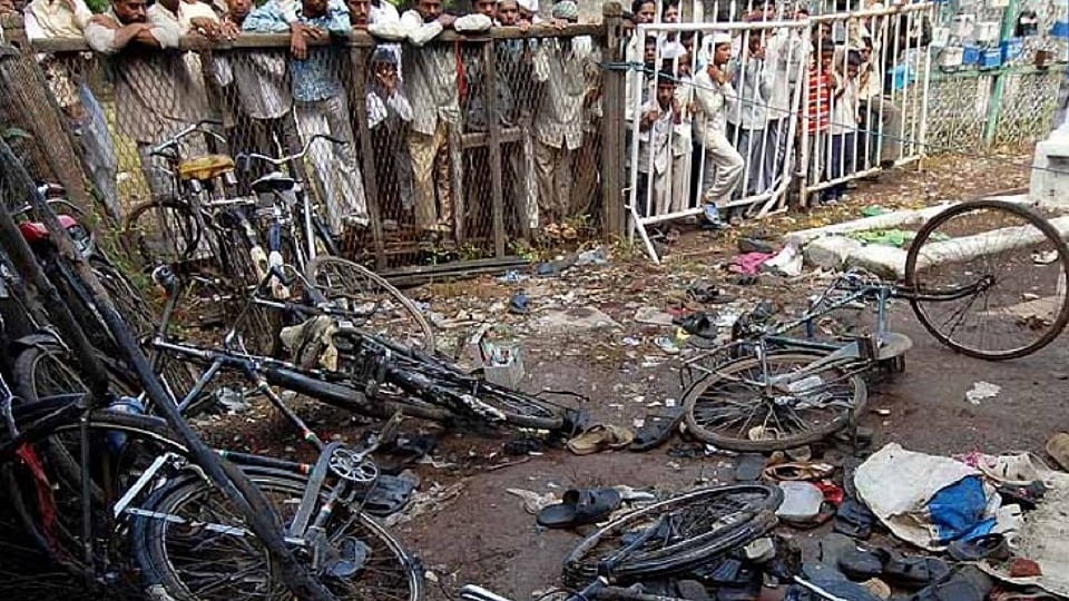 मालेगांव विस्फोटः हाईकोर्ट से और चार आरोपी बरी, सबसे बड़ा सवाल- 31 लोगों की मौत का जिम्मेदार कौन?