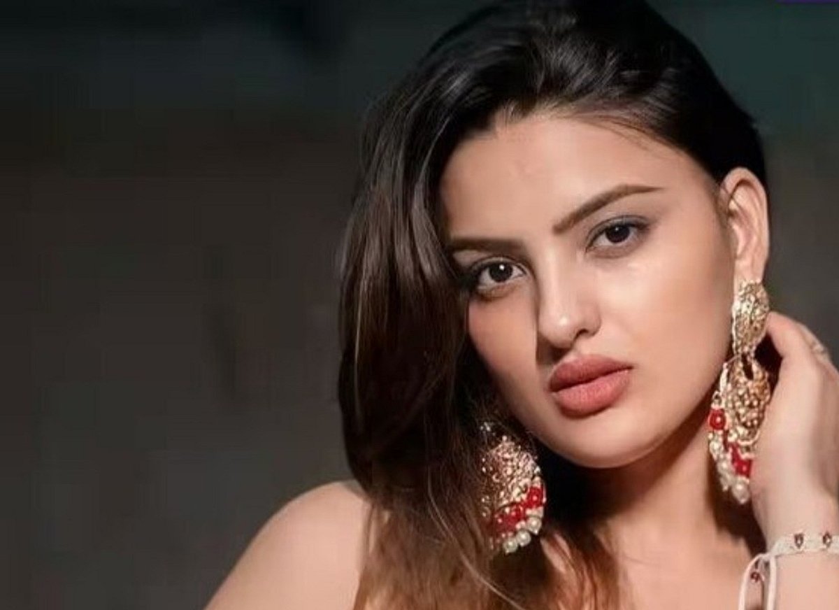 बड़ी खबर LIVE: 30 साल की एक्ट्रेस की मौत, चक्कर आया... जमीन पर गिरी और चली गई जान