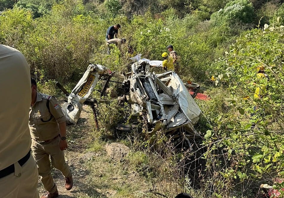 उत्तराखंड के टिहरी गढ़वाल में खाई में गिरी गाड़ी, 8 लोगों की दर्दनाक मौत, 2 गंभीर रूप से घायल