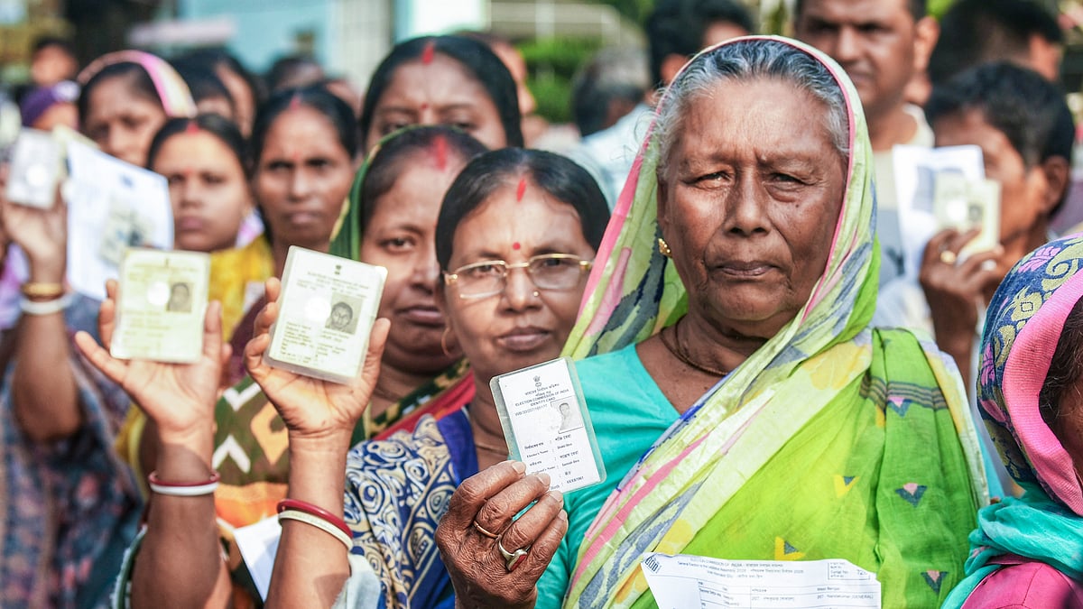 पश्चिम बंगाल और तमिलनाडु में विधानसभा चुनाव के लिए  मतदान जारी