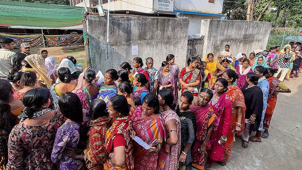 बंगाल चुनाव का पहला दौर: हिंसा, ईवीएम की खराबी और आरोप-प्रत्यारोप के बीच 92 फीसदी मतदान