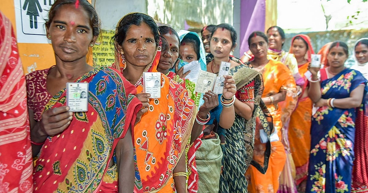 पश्चिम बंगाल में 3 बजे तक 78.77 मतदान, तमिलनाडु में 70 फीसदी वोटिंग, लोगों में भारी उत्साह