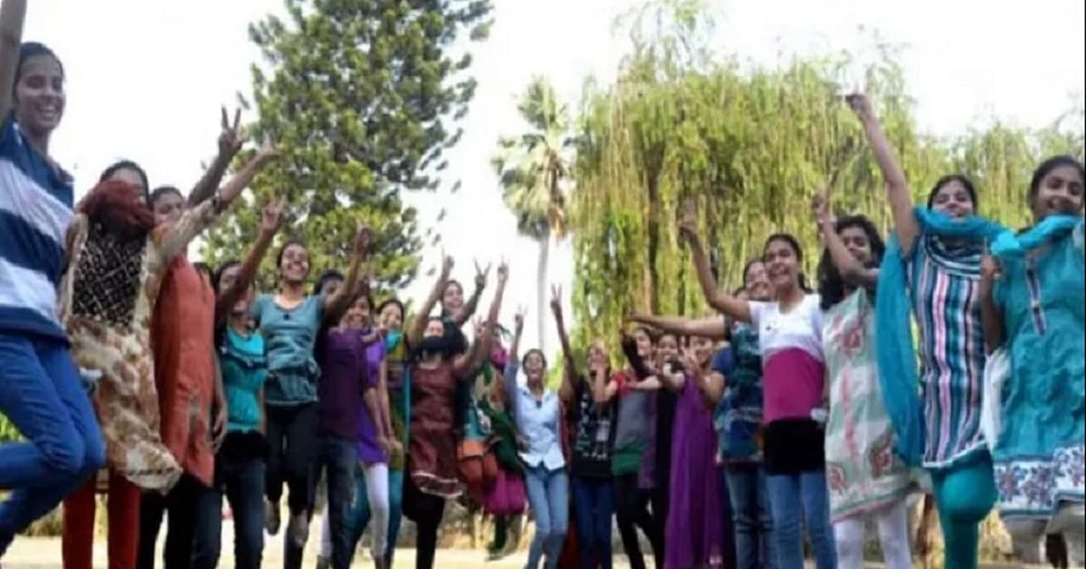 यूपी बोर्ड की 10वीं और 12वीं का रिजल्ट जारी, छात्राओं ने मारी बाजी, डिजिलॉकर पर भी देख सकेंगे परिणाम