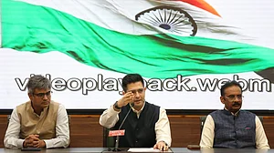 राघव चड्ढा ने 'आप' से दिया इस्तीफा, 7 सांसदों के साथ बीजेपी में जाने का किया ऐलान (फोटोः विपिन)