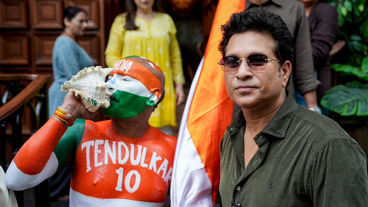 तेंदुलकर ने घर पर प्रशंसकों के साथ मनाया 53वां जन्मदिन